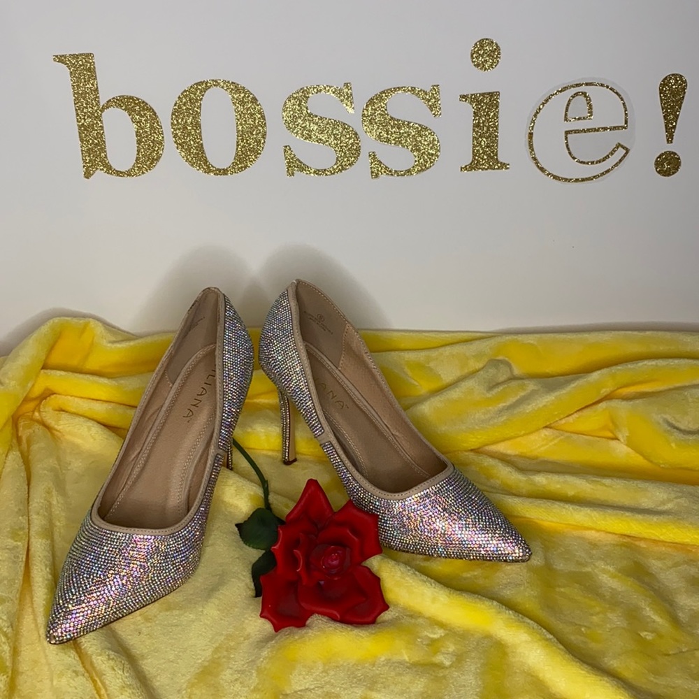 👠NWOT Liliana pumps with Swarovski crystals👠